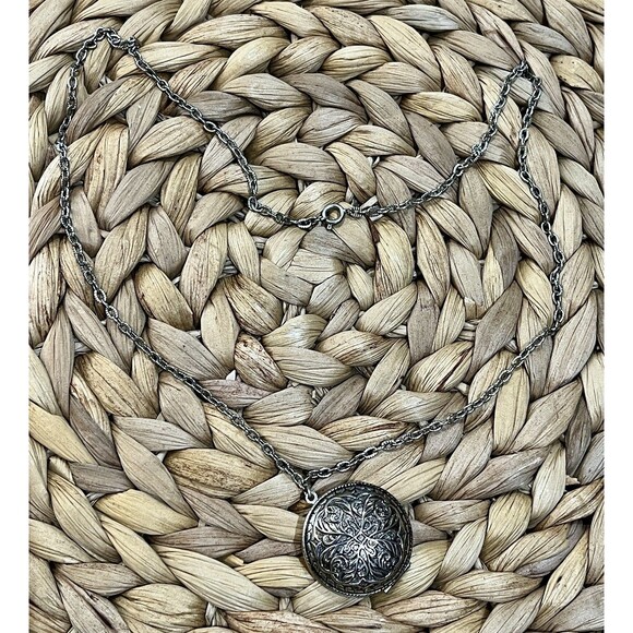 Vintage Silver Tone Round Filigree Locket Pendant Necklace Victorian Goth 24in - Picture 4 of 7